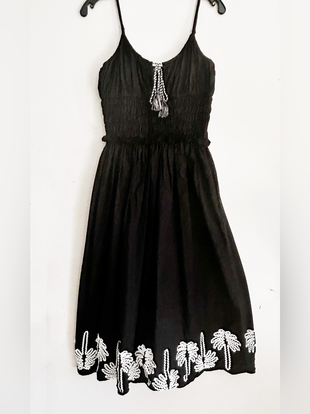 Rails Baja Dress in black with ivory palm tree embroidery. - Picture 5 of 7